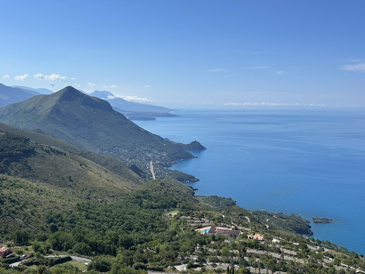 jtiffon's tweet photo. Étape 13, cette fois en #Basilicate : la merveilleuse côte de #Maratea, avec le Cilento ou la Calabre en toile de fond. https://t.co/86Pu2gE9DB