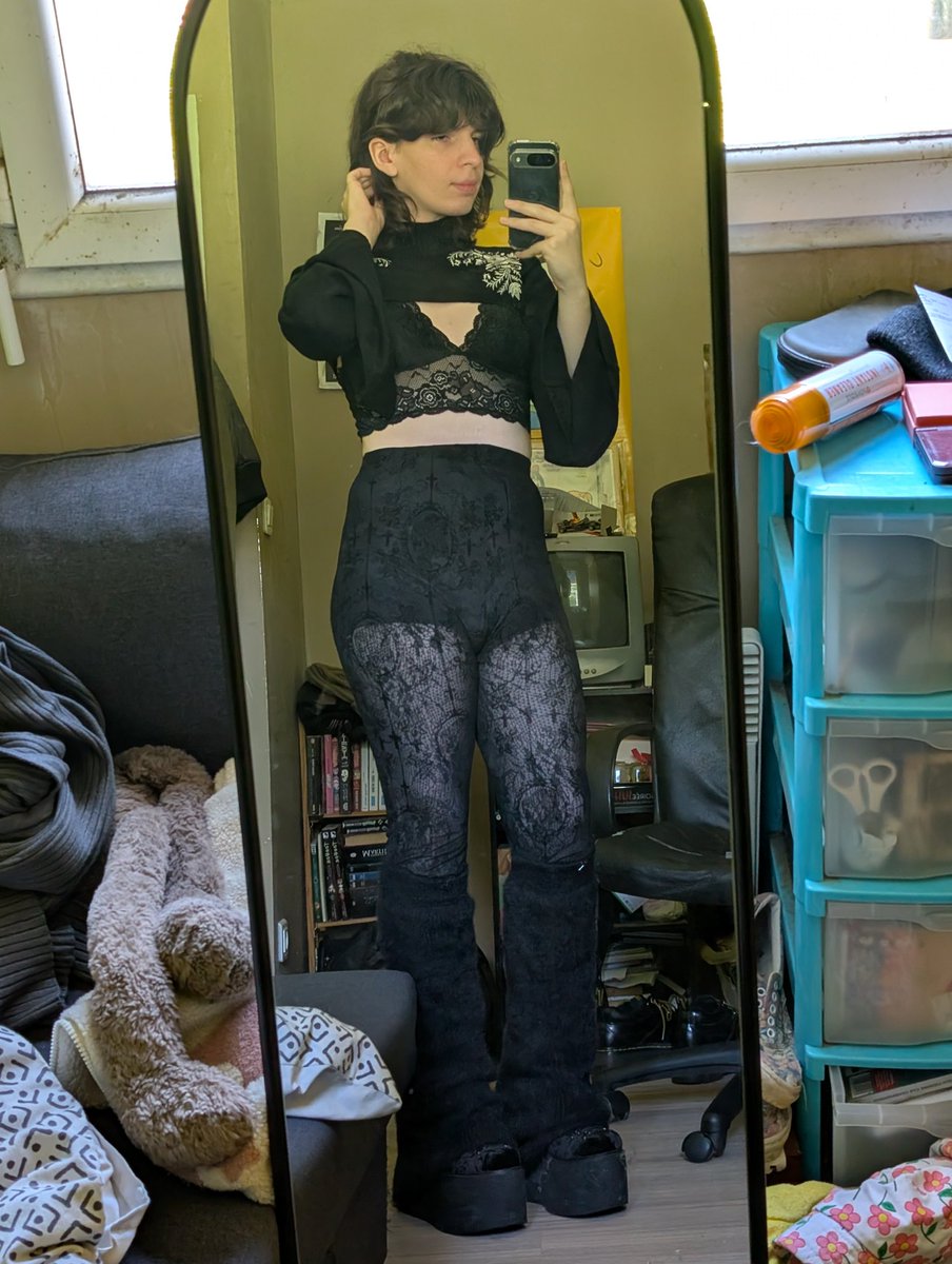sarsaux (she/her) tweet media