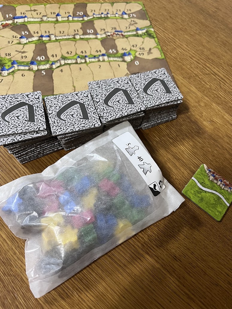 tablegame4649's tweet photo. カルカソンヌ強い人ってタイルを全部覚えてたりするのかな？

確率とか考えて配置してたりするのかな

#カルカソンヌ https://t.co/082wVn6BlQ