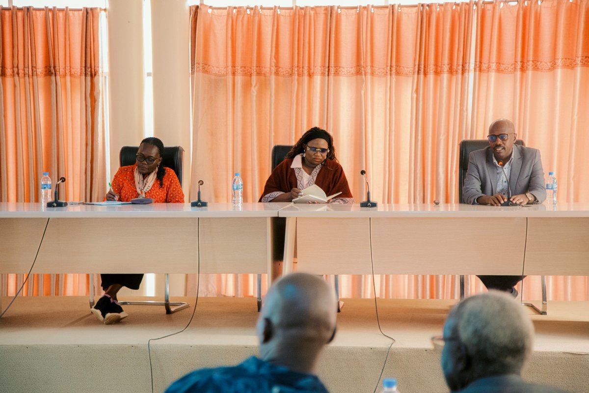 GatsiboDistrict's tweet photo. The Mayor received a delegation from the Republic of South Sudan @RepSouthSudan on a study visit focused on social protection and welfare, local government community engagement initiatives, and mechanisms for addressing and resolving citizen complaints.
#Rwanda #SouthSudan https://t.co/u5nKEBRCqe