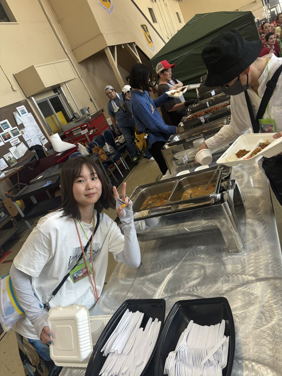 sakuemon0815's tweet photo. 横田Live演者には無料ケータリングがありまして、、ステーキ有！味噌汁付でなかなか美味でした！

外人バーガーは激混で断念…

また来年も！！
#横田基地日米友好祭 https://t.co/Mlas1d0DJz