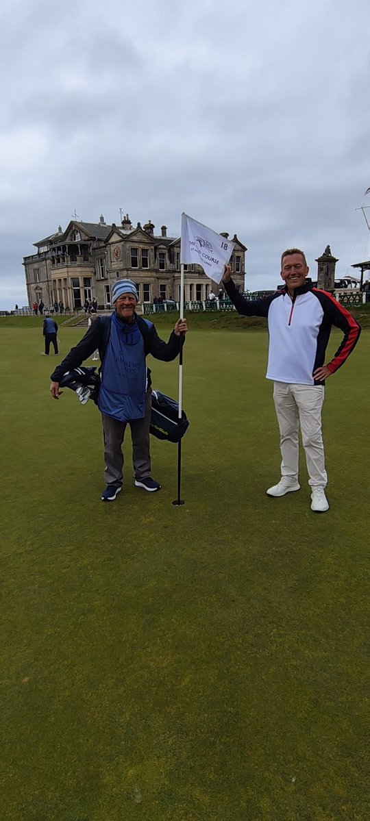 PensionsSimon's tweet photo. What an experience...

#Golf
#StAndrews
#OldCourse https://t.co/W6YRC42Ois