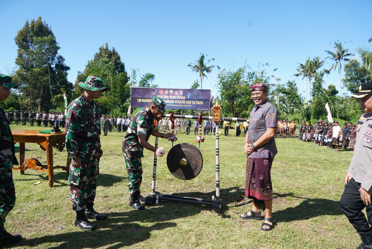 Korem163's tweet photo. Kasrem 163/WSa Hadiri Penutupan TMMD Ke-128 di Karangasem https://t.co/XvXzCAVtEs