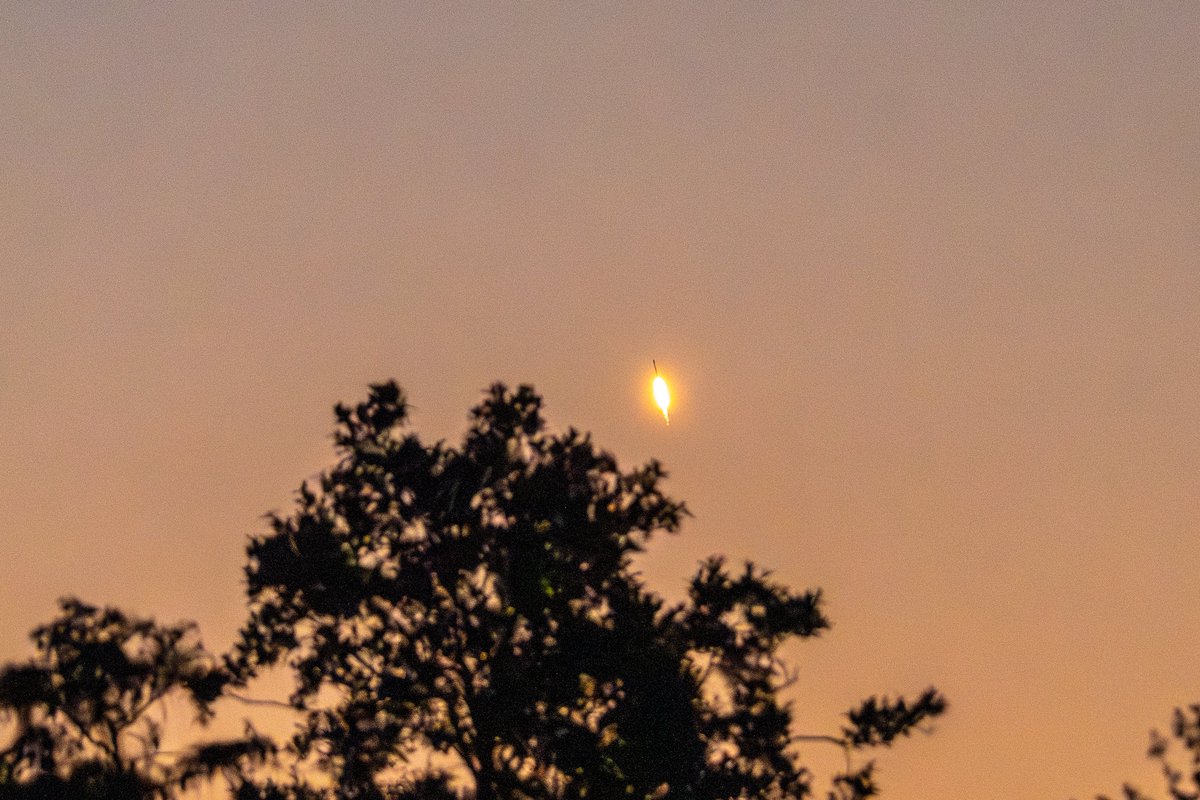 ERCPhotos's tweet photo. Early morning launch! Falcon 9 Starlink Group 10-31 https://t.co/LW0Tq8jnju