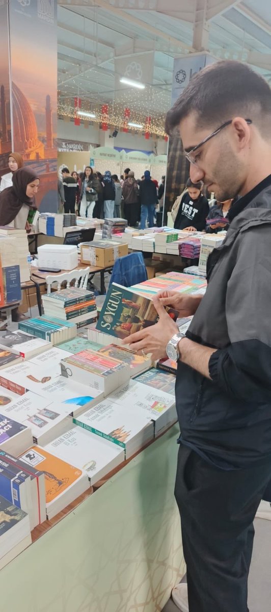 Kovanlisamsung's tweet photo. Öğrencilerimiz ve öğretmenlerimiz eşliğinde 3. Mardin Kitap Fuarına etkinlik düzenledik. Emeği geçen öğretmenlerimize teşekkür ederiz🌺 @Yusuf__Tekin
@mardinilmem
@ali_eyyupkoca 
@SuleymnAKIN 
@makdag47
@derikmem47 
@klcengiz https://t.co/cbIJusaodM