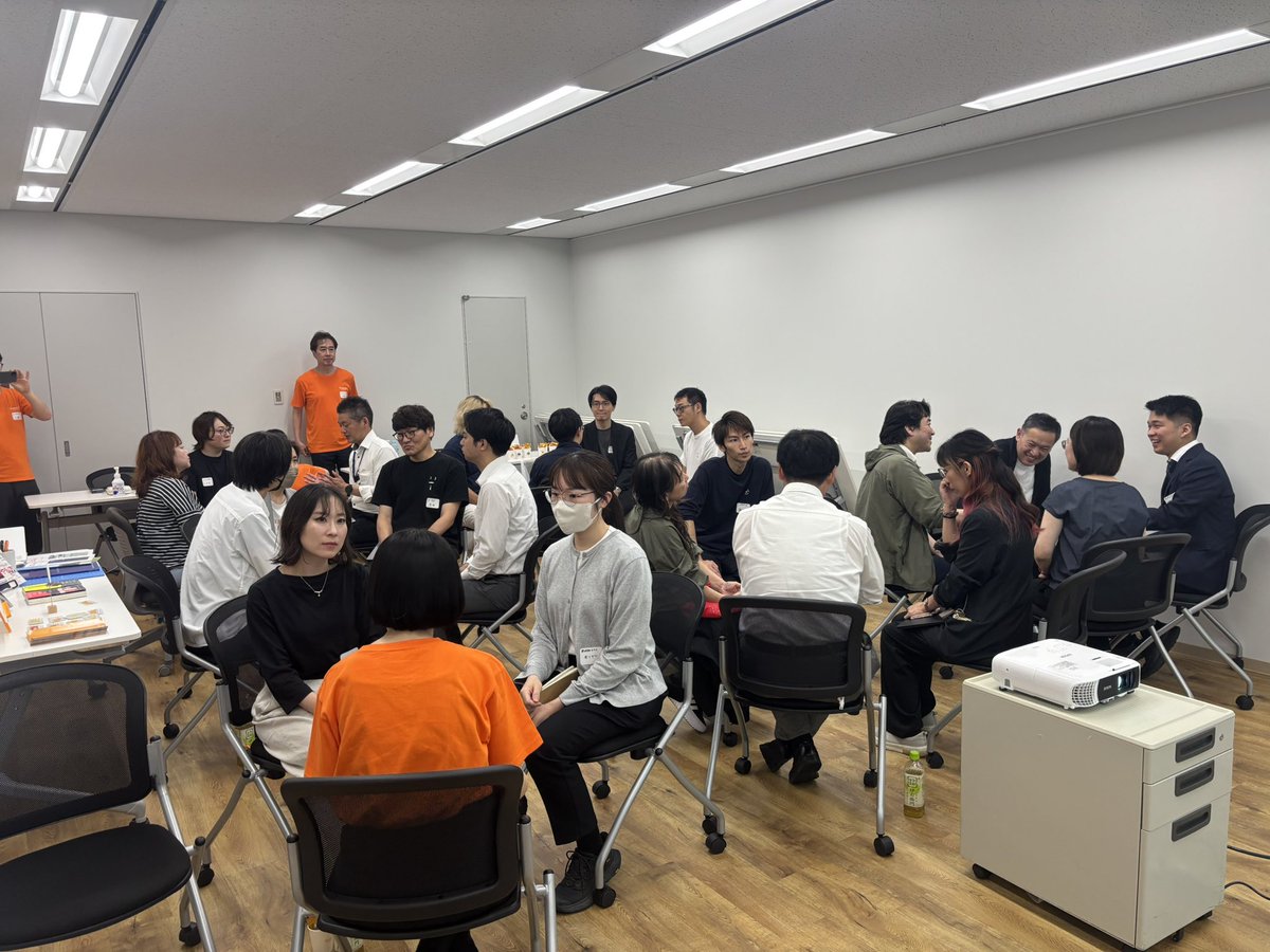 fujimoto_mako's tweet photo. 感想シェアリングタイム🗣️
各チーム盛り上がってる✨ #JBUG https://t.co/wYa6oFfgsV