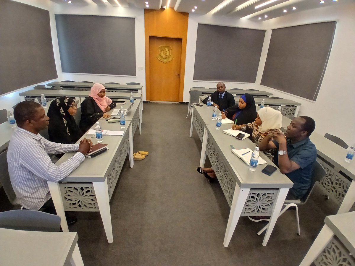 TAMWA_Zanzibar's tweet photo. Leo tarehe 21 Mei 2026, TAMWA-ZNZ imekutana na viongozi wa Chuo Kikuu cha Zanzibar (ZU) kwa ajili ya kujadili fursa za ushirikiano katika kuimarisha ushiriki wa vijana wa kike katika nafasi mbalimbali za uongozi.

Mkutano huo ni sehemu ya jitihada za kuendelea kujenga uelewa na ushirikiano wa pamoja katika kuwawezesha vijana wa kike kushiriki kikamilifu katika maendeleo na nafasi za uongozi.
