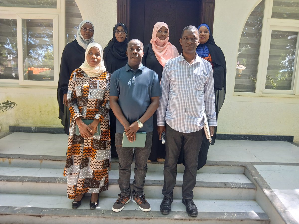 TAMWA_Zanzibar's tweet photo. Leo tarehe 21 Mei 2026, TAMWA-ZNZ imekutana na viongozi wa Chuo Kikuu cha Zanzibar (ZU) kwa ajili ya kujadili fursa za ushirikiano katika kuimarisha ushiriki wa vijana wa kike katika nafasi mbalimbali za uongozi.

Mkutano huo ni sehemu ya jitihada za kuendelea kujenga uelewa na ushirikiano wa pamoja katika kuwawezesha vijana wa kike kushiriki kikamilifu katika maendeleo na nafasi za uongozi.