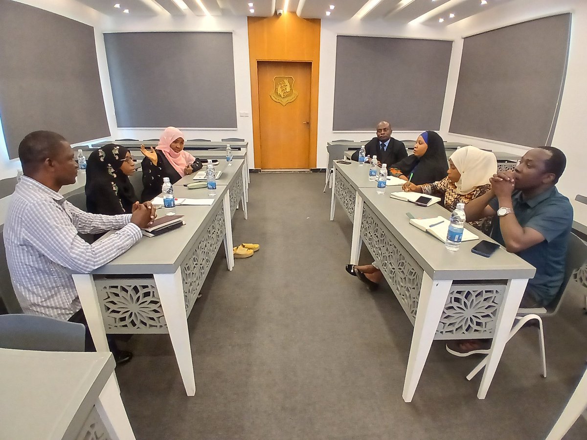 TAMWA_Zanzibar's tweet photo. Leo tarehe 21 Mei 2026, TAMWA-ZNZ imekutana na viongozi wa Chuo Kikuu cha Zanzibar (ZU) kwa ajili ya kujadili fursa za ushirikiano katika kuimarisha ushiriki wa vijana wa kike katika nafasi mbalimbali za uongozi.

Mkutano huo ni sehemu ya jitihada za kuendelea kujenga uelewa na ushirikiano wa pamoja katika kuwawezesha vijana wa kike kushiriki kikamilifu katika maendeleo na nafasi za uongozi.