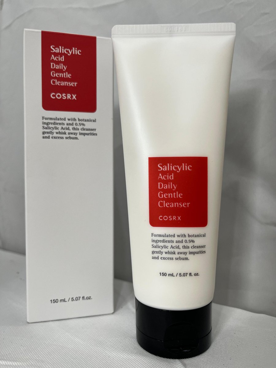 rslmeydln's tweet photo. Kulit glowing ternyata dimulai dr basic skincare🫧
Ak pakai COSRX Salicylic Acid Daily Gentle Cleanser ✨
Jd bersih&amp;3ksfoliasi lembut, cocok buat oily &amp; acne prone skin🤍
Stlh rutin pakai, wajah terasa lbh fresh&amp;minyak lbh terkontrol 🙌
#COSRXIndonesia #TemanCOSRX #KoreanSkincare https://t.co/xM7uGimNNU