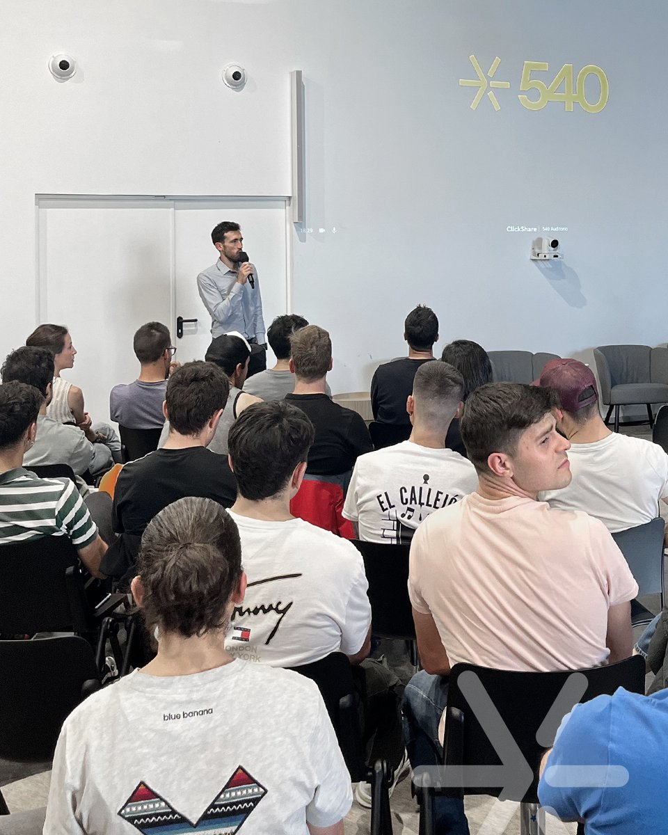 540deg's tweet photo. Ayer celebramos en 540 la jornada ‘Deporte, rendimiento y tecnología’.

Jon Iriberri, Aitor Viribay e Iban Latasa compartieron su trabajo diario con atletas y equipos de primer nivel, mostrando de forma concreta cómo la tecnología y el análisis de datos se aplican para mejorar el rendimiento y tomar decisiones en contextos de alta exigencia.

GRACIAS a los tres ponentes por su generosidad y a todos los asistentes por participar activamente.
#540 #Deporte #Rendimiento #Tecnología #Innovación #AltoRendimiento