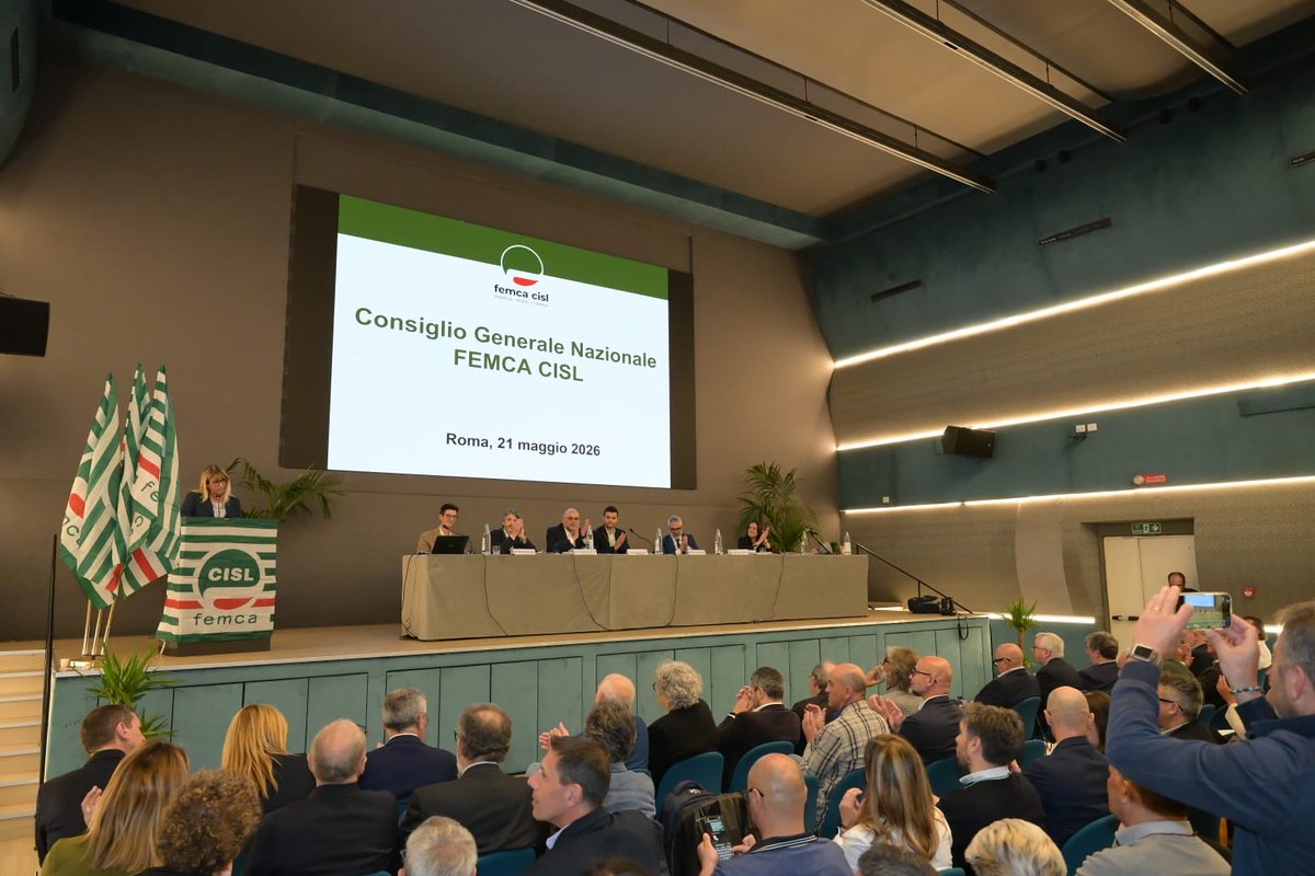CislNazionale's tweet photo. #DanielaFumarola conclude CG Femca Cisl : «Nora Garofalo ha guidato la Femca con una grande capacità di tenere insieme mondi produttivi molto diversi dentro un progetto sindacale coerente. A lei va il mio grazie personale e quello di tutta la  #CISL 
A Sebastiano Tripoli un augurio forte e convinto di buon lavoro. Conosciamo  la sua competenza, la sua serietà, la profondità con cui legge le sfide di questi settori. 
Sono certa che saprà portare avanti, insieme alla sua squadra,  il lavoro che lo attende con la qualità e la capacità di innovare che questo momento richiede».
@FemcaCISL