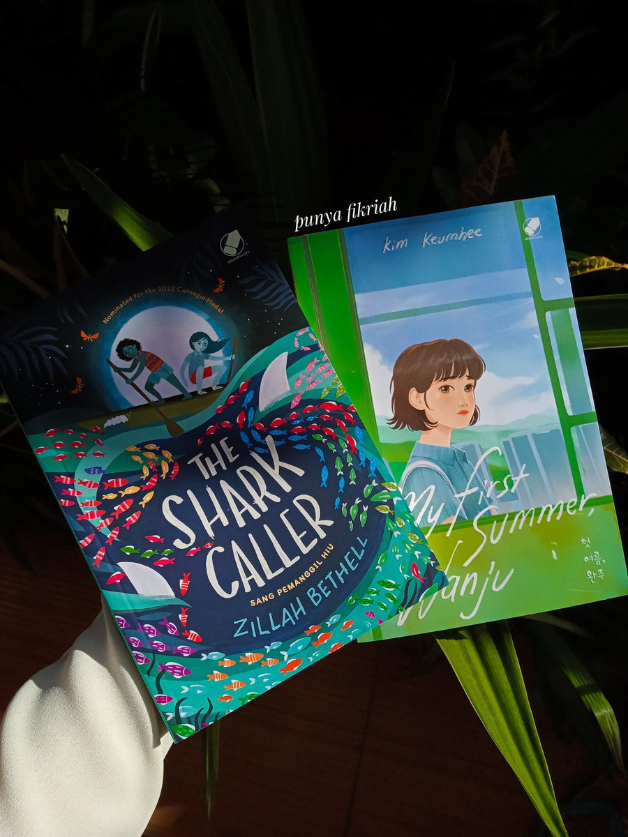 Lovaren_'s tweet photo. ⋆｡˚୨ my recent book haul 💌 ୧˚｡⋆

⛅ My First Summer, Wanju by Kim Keumhee
🦈 The Shark Caller - Sang Pemanggil Hiu by Zillah Bethell

Antusias banget mau baca dua buku ini! 🤩 Ada yang udah temen-temen bacaaa? Atau, naksir judul yang mana nih? 👀 https://t.co/lkwRBTYRKW