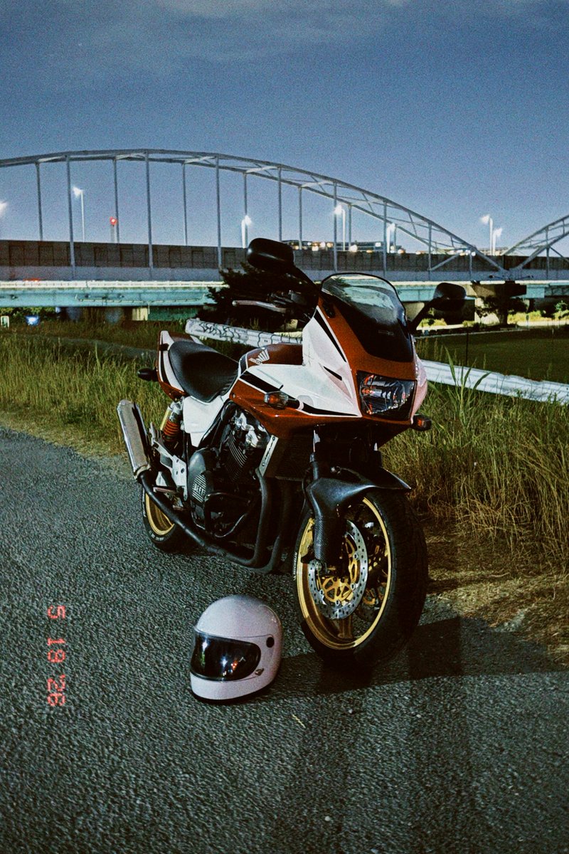 Sams_OUTATIME's tweet photo. 🌙🏍️ https://t.co/QsOQp2IBjv