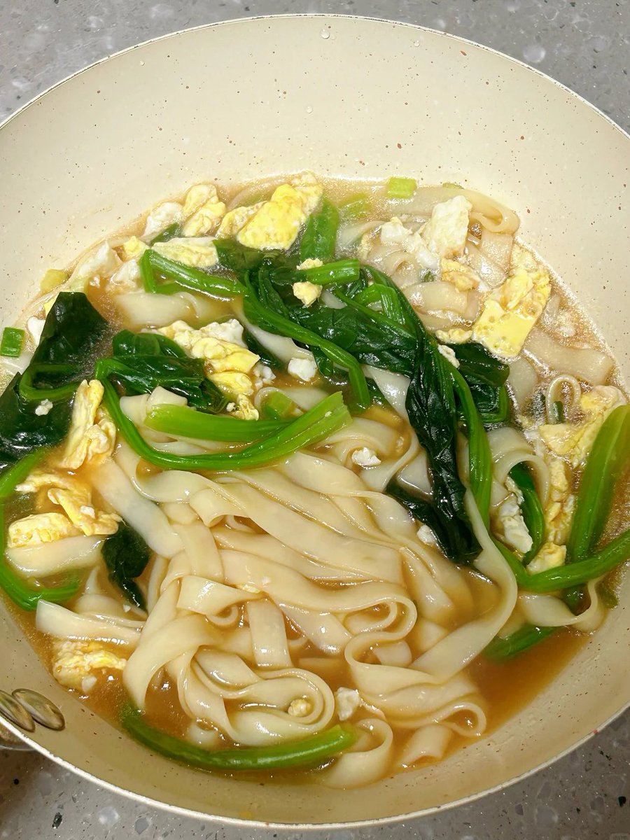 Pandaette's tweet photo. 今天分享菠菜鸡蛋面,简单好吃 大人小孩都爱吃,用什么面条都可以 #互fo #ff #互关必回 https://t.co/1k0zAQqZAY