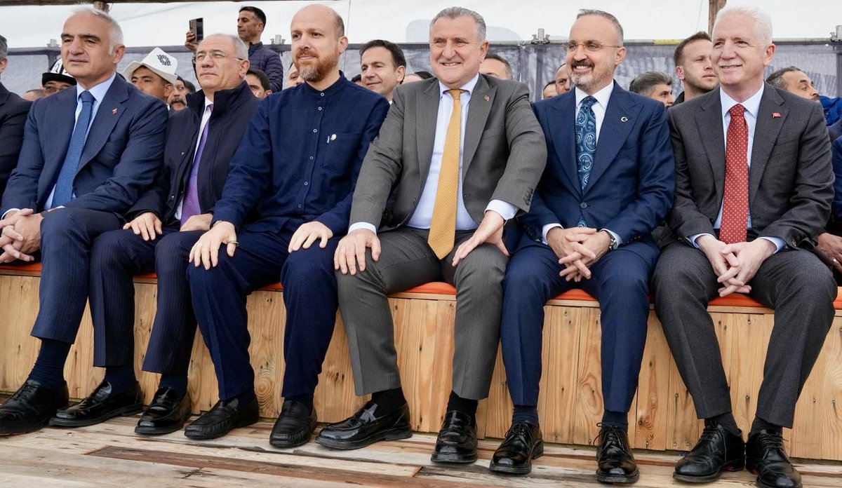 turanbulent's tweet photo. Atalarımız bozkırda at koşturdu, yay gerdi, güreşti. Beden güçlendi, ruh özgürleşti...

Bugün gençliğimiz ekran başında büyüyor.

Dijital esaretten değil, köklerinden beslenen bir gençlik için, bugün 8. Etnospor Kültür Festivali’ndeydik. 🏹

Başta Dünya Etnospor Konfederasyonu başkanı sn Bilal Erdoğan olmak üzere  bu kıymetli organizasyonda emeği geçen herkese gönülden teşekkür ediyoruz.

@bilalerdogan_TR
@etnospor

#EtnosporKültürFestivali