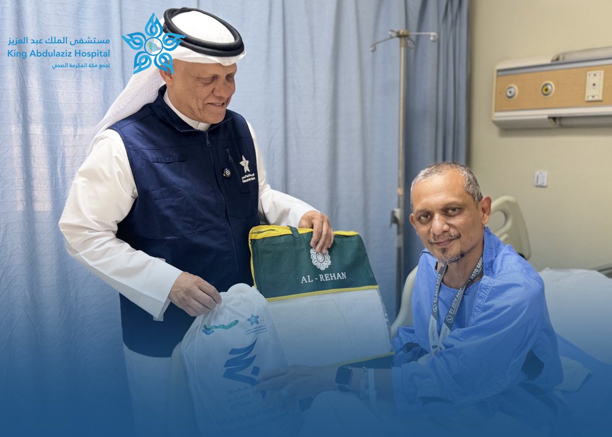 kaahmak's tweet photo. #حج_بصحة 

في لفتة إنسانية تعكس قيم العطاء والرعاية قامت إدارة التوعية الدينية والدعم الروحي بـ #مستشفى_الملك_عبدالعزيز_بمكة
 بتقديم الهدايا للمرضى المنومين من حجاج بيت الله الحرام بهدف إدخال السرور إلى نفوسهم ومشاركتهم روحانية هذه الأيام المباركة سائلين الله لهم الشفاء العاجل والقبول التام

#حياكم_الله

#لتبقى_مكة_بصحة
