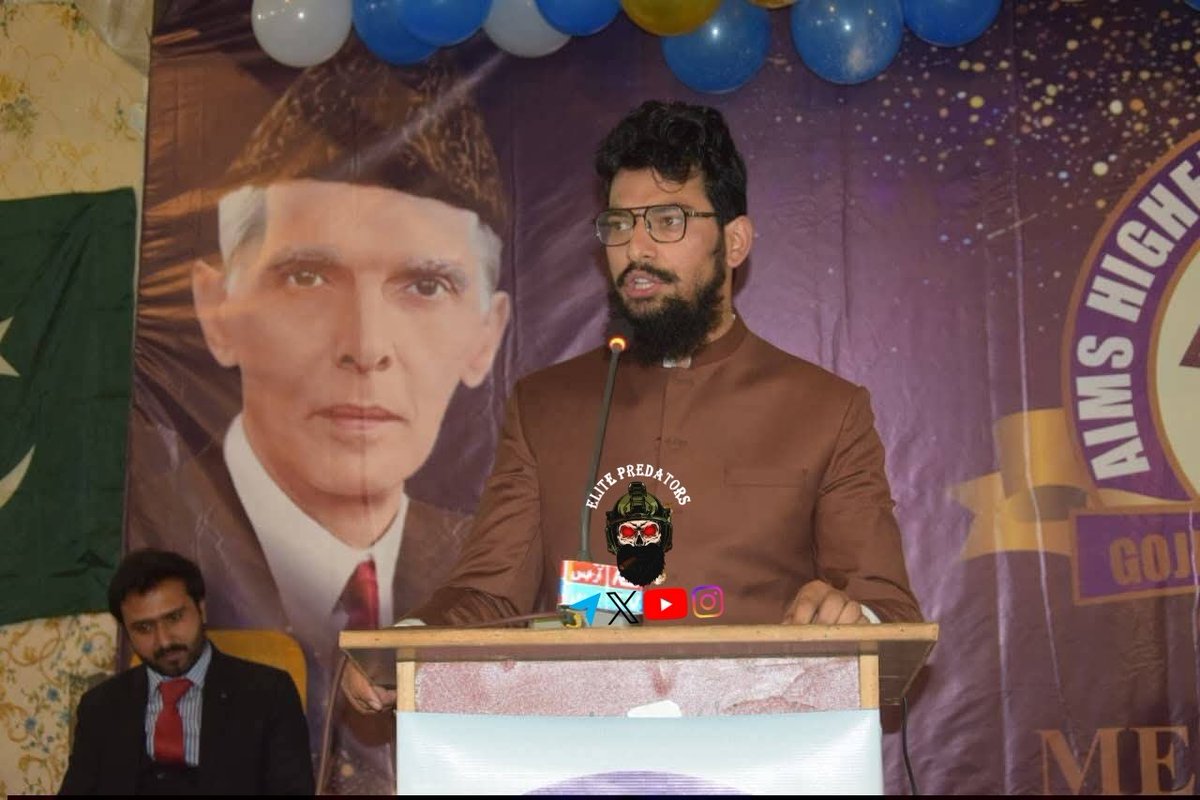 Call_It_Flash's tweet photo. Pulwama attack conspirator and the man behind Hamza Burhan was shot dead by unknown men in POJK.

#UnknownMan https://t.co/VVSvugIb1P