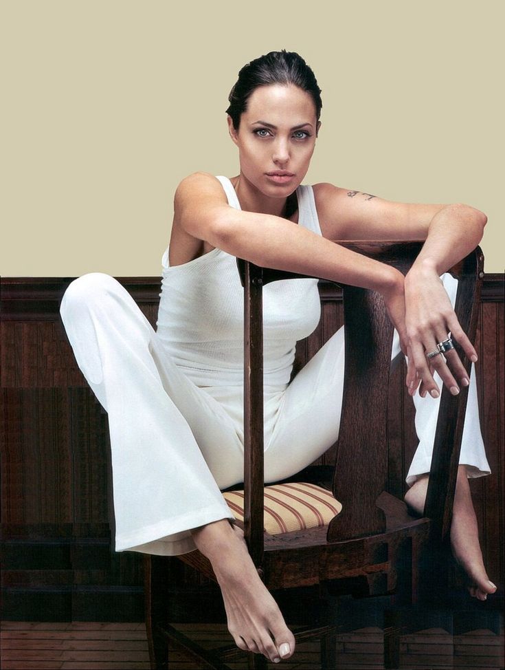 Angelina Jolie official chat tweet media
