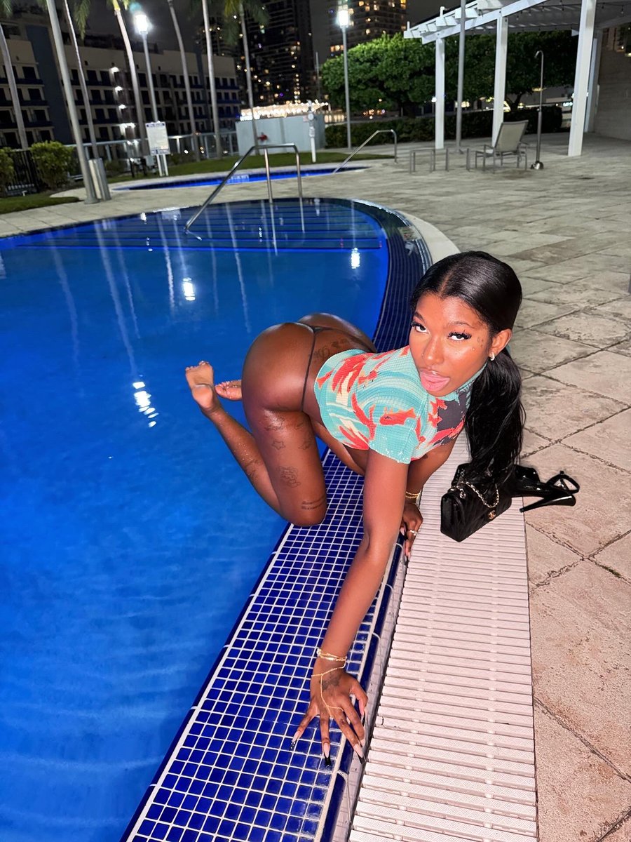 itsmikoaria's tweet photo. wet backshots https://t.co/I8XcfS6pIm