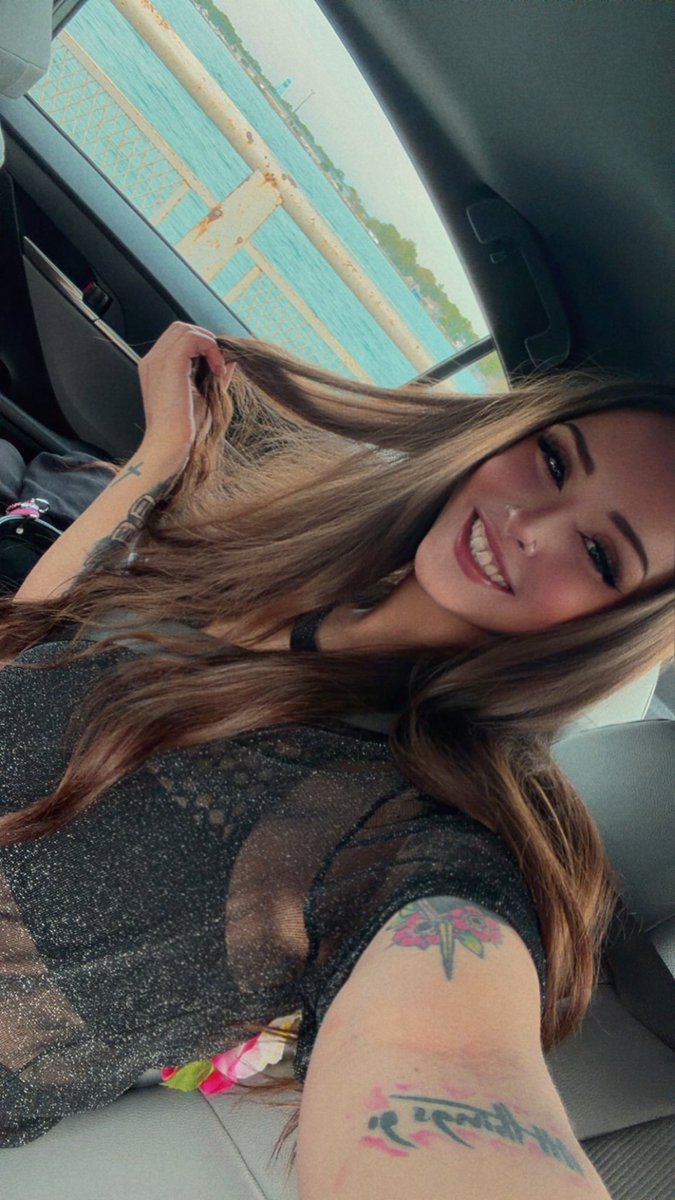 LyndseyUnfamous tweet media
