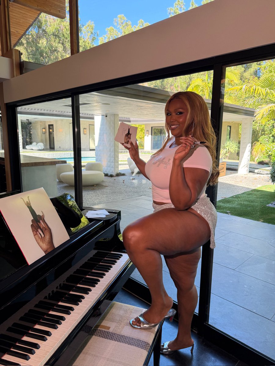 LIZZO tweet media