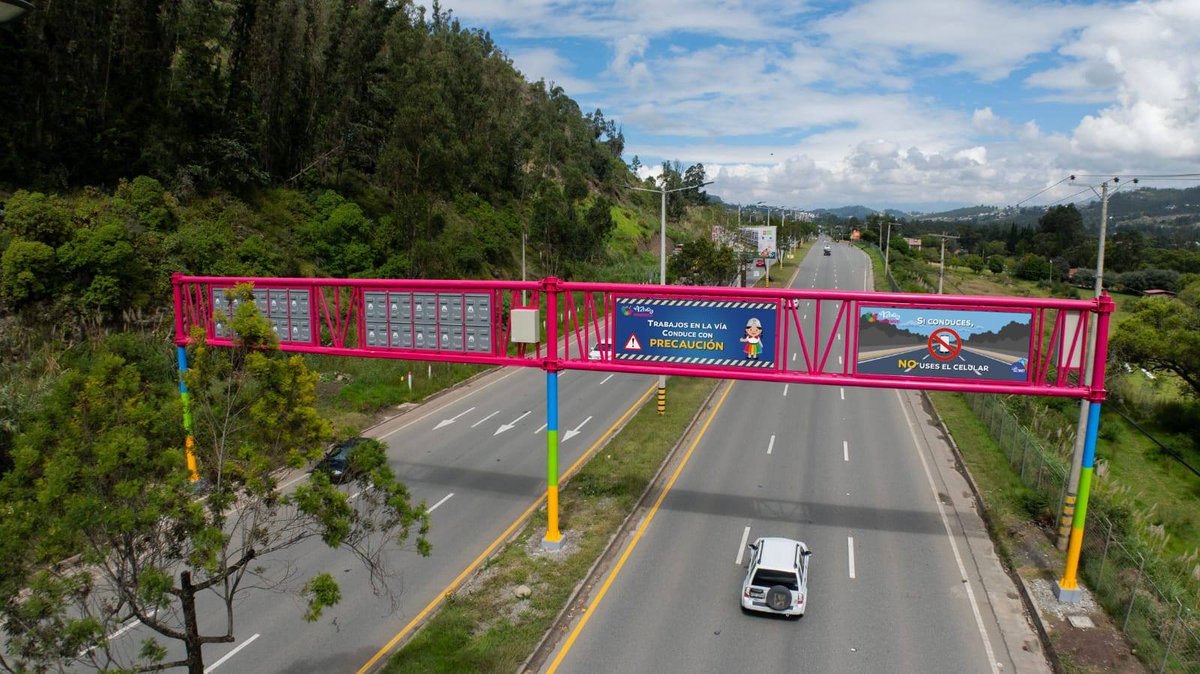 jotalloretv's tweet photo. @AzuayPrefectura @visitazuay 11/ 🚨 Aunque no es competencia de la Prefectura, no nos quedamos de brazos cruzados.

Invertimos en portales de seguridad, UPCs y tecnología con reconocimiento facial. 📹

La seguridad también se construye desde el territorio. 🤝 https://t.co/cAAZe7nevK