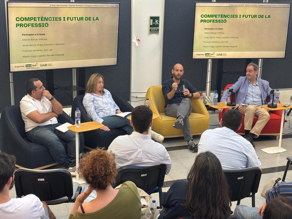 ESAGED_UAB's tweet photo. @jperezventayol @uablletres @AlumniUAB @BSC_CNS @magmacultura @LaFoneria @UABBarcelona @ajsantfeliu 🗨️2a taula de debat sobre les competències i futur de la professió amb la irrupció de la IA. Hi participen:

🎙️Alberto Biarge, @somosvidimus 
🎙️Mayte Lingg, @LOGISDOC_info 
🎙️Javier García-Aráez, @esgestiona 
🎙️Francesc Giménez, @AAC_GD 

Modera: Ariadna Morente, @ESAGED_UAB https://t.co/SidjHm9Q4z