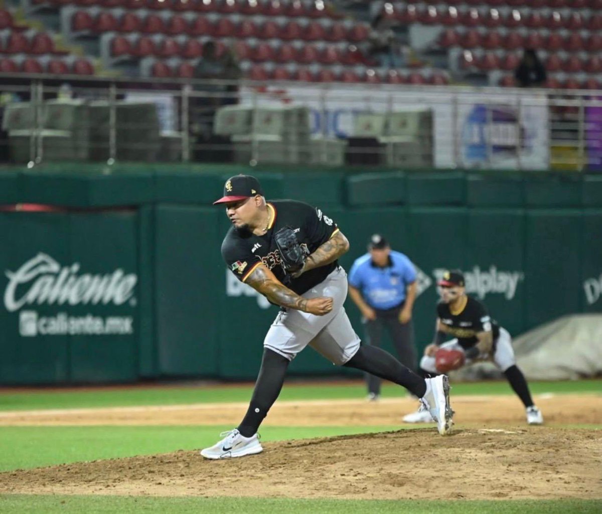 francysromeroFR's tweet photo. Venezuelan RHP Edwar Colina has signed a minor league deal with the Detroit Tigers, per sources. 

Colina, 29, briefly pitched for the Twins in 2020 and was recently with Guerreros de Oaxaca in the Mexican League. His fastball reaches 99-101 mph.

Represented by Carlos Perez. https://t.co/yRDmUfSiHU