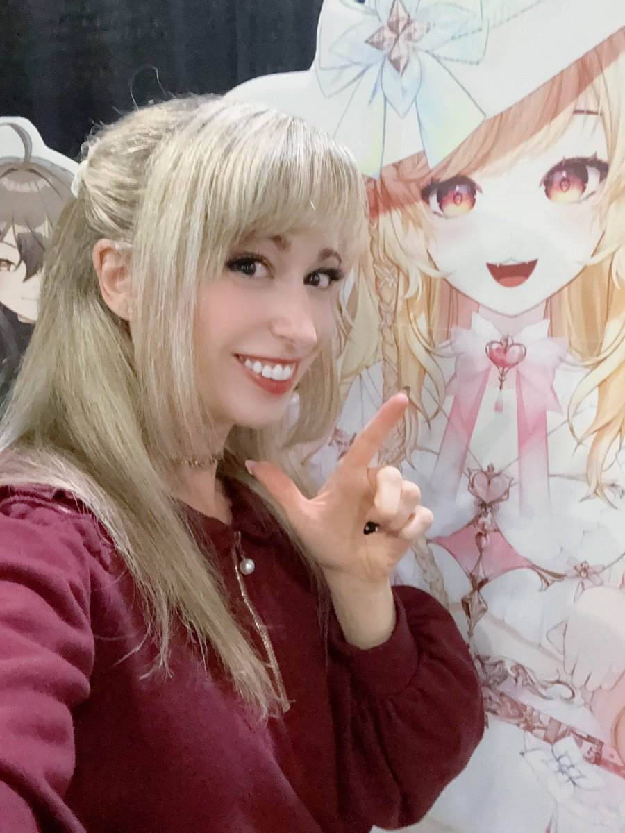 Dejavudea 🤍🌸 @ Momocon tweet media