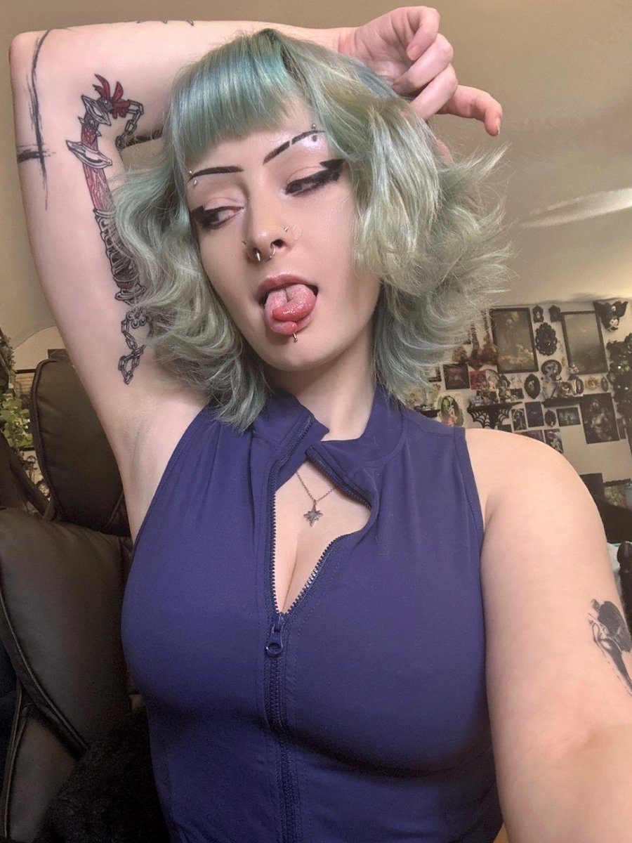 blue :0 tweet media