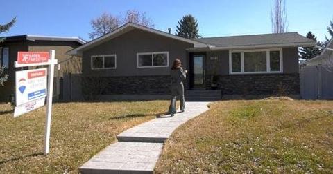 LauzonHomeTeam's tweet photo. Home sales in Calgary declined in April compared with a year ago as the city’s real estate board says improved supply choice across the housing spectrum has reduced the urgency among potential buyers. https://t.co/p96l7kl9cy https://t.co/ggXWh02ufr