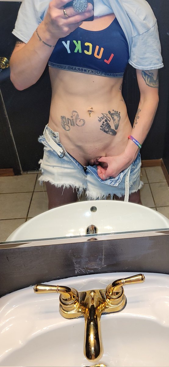 SplashQueenXXX's tweet photo. Thirsty Thursday 💦🫠 #dirty #wetdesire https://t.co/XoixueseOm