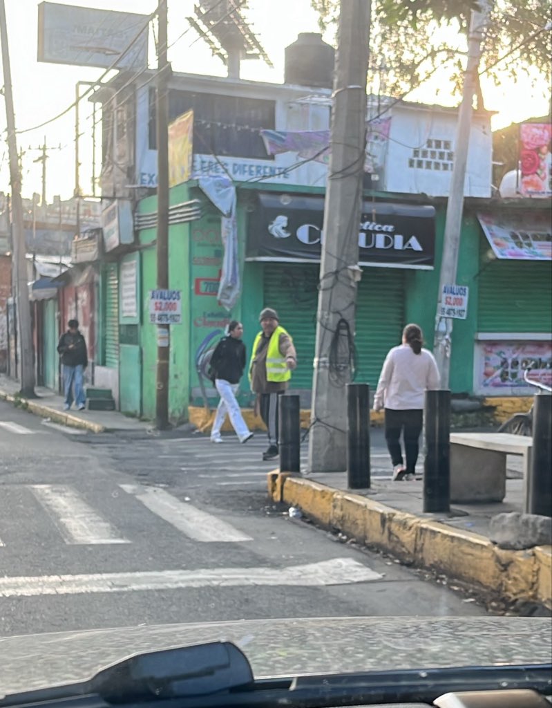 RizziCA's tweet photo. @UCS_GCDMX @OVIALCDMX @SSC_CDMX @Alcaldia_Coy @NoticiasImagen @VigimoviCDMX @GobCDMX @locatel_mx @coylavoz Para que se haga su trabajo. Lun a viernes de 6 a 9am… Avenida Santa Ana esquina avenida Canal Nacional. Coyoacán, CDMX. 
Les ayudo con el Maps…
https://t.co/Agzqt4jqwX https://t.co/q2FMkVoet9