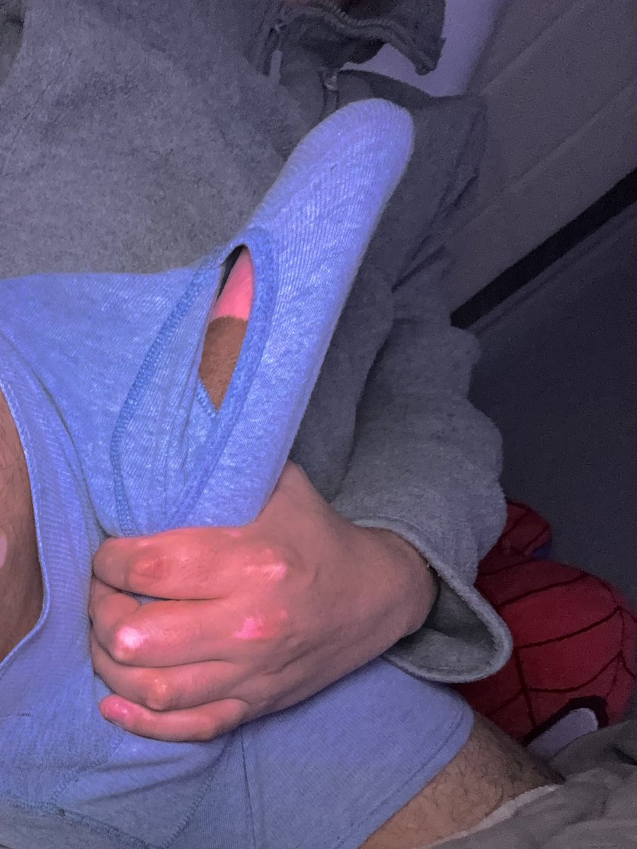 JxyJxles's tweet photo. ⟡ 23M | 6’0
⟡ Hispanic | Native American 
⟡ He/Him
⟡ DMs open
⟡ Nerdy gamer #gooner 
⟡ Deep voice
⟡ I love spiderman🕸️

♡ + ↻ for moots 

#nsfw #nsfwtwt #moothunt https://t.co/esblN14b4G