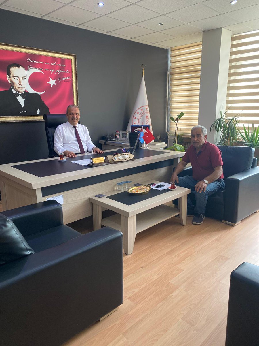 KocarliMeb89600's tweet photo. Değerli Bir Ziyaret
Boğaziçi Köyü'nden, kutsal topraklarda aynı ibadeti paylaşma şerefine nail oldukları İlçe Millî Eğitim Müdürümüz Cemal AĞIROL’un  hac arkadaşı Hüseyin YILDIRIM amcamız, Müdürümüzü makamında ziyaret ederek hayırlı olsun dileklerini iletti. https://t.co/w0xEewpQP5