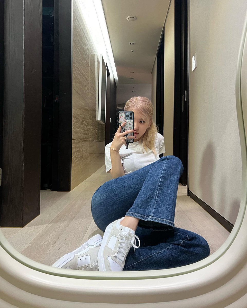 xiagoonfiles's tweet photo. she's so tight https://t.co/kWiVjHYjaJ