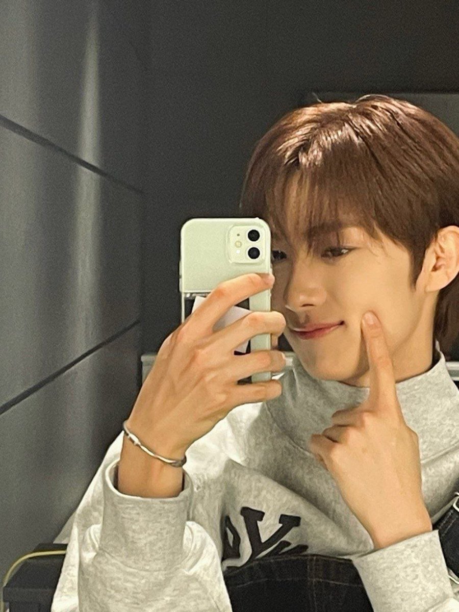 youngjae tweet media