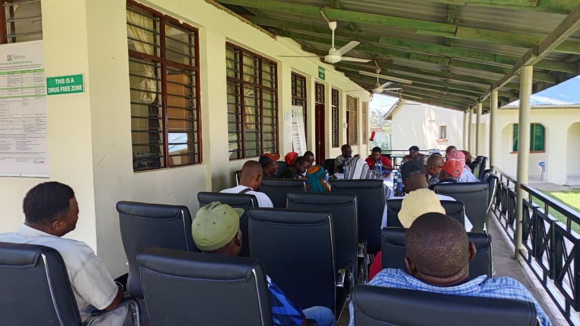 NACADAKenya's tweet photo. 🏥🤝 WE BROUGHT THE COMMUNITY TO THE TABLE. NEAR THE MITIRINI TREATMENT CENTRE.

This morning, we partnered with @reachout_ke  to hold a community engagement forum with our Mwamlai neighbours – the community surrounding the Miritini Treatment and Rehabilitation Centre.

We reflected on:
✅ Progress from the earlier public participation forum
✅ Community security & coexistence
✅ Integration of transferred outpatient MAT clients from Kisauni
Our goal: A safe, supportive, conducive, and inclusive environment for recovery.
Present: Miritini Assistant Chief, community elders, religious leaders, peer educators & stakeholders.
We grow recovery together. 💚🏥
