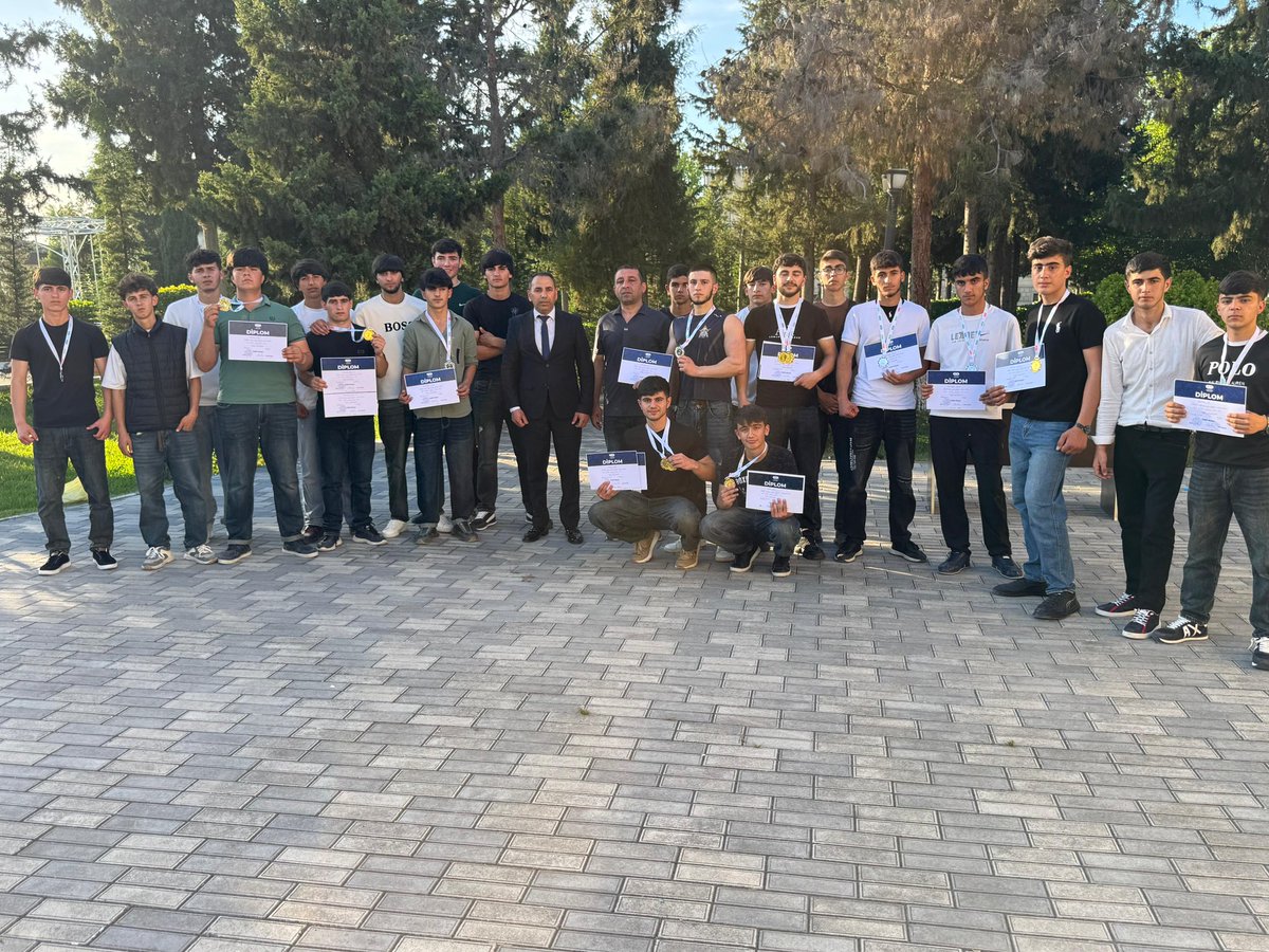 m_ncl33871's tweet photo. 📌20.05.2026-cı il tarixində Heydər Əliyev adına parkda Zərdab rayon gənclər və idman sektorunun təşkilatçılığı ilə Ümummilli lider Heydər Əliyevin anadan olmasının 103-cü ildönümünə həsr olunmuş qol güləşi üzrə rayon turniri keçirilmişdir. 
Yarışın qalibləri: https://t.co/49yphGPxym