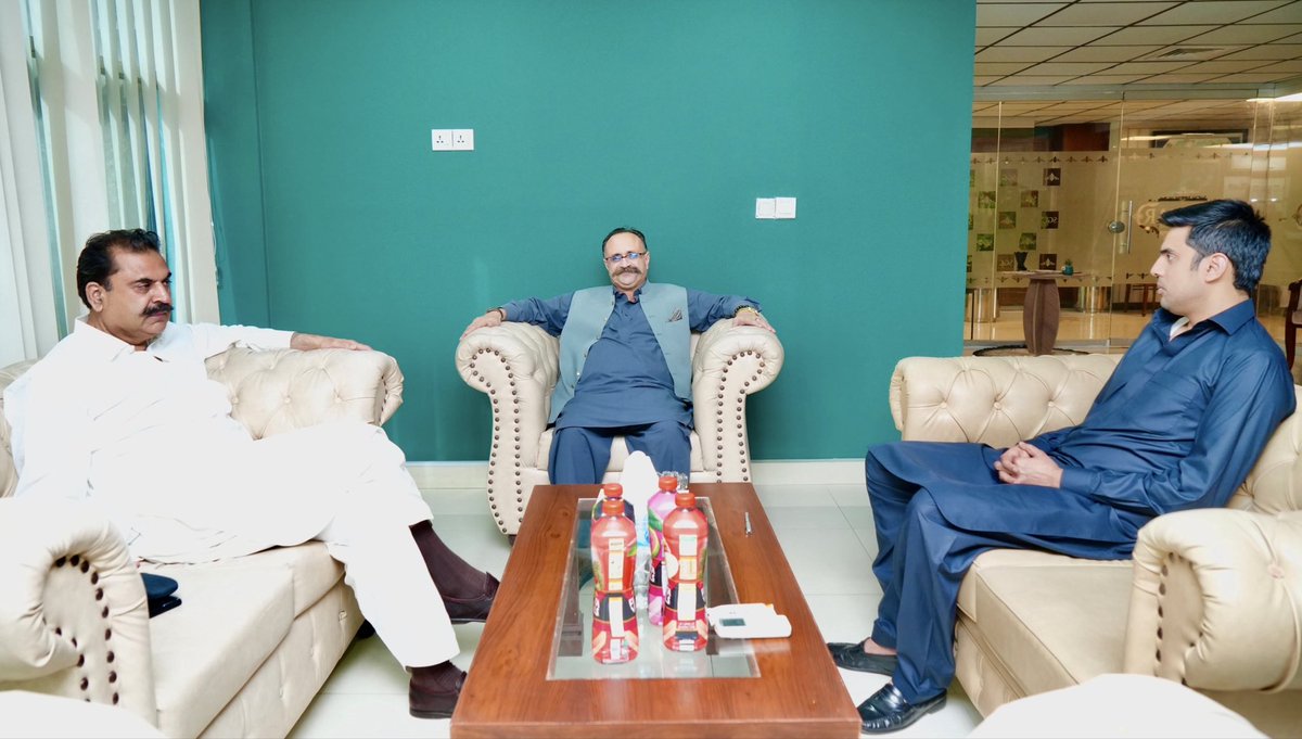 SARDARTANVEER_'s tweet photo. اسلام آباد:
سابق وزیراعظم آزاد حکومت ریاست جموں و کشمیر ، سینئر رہنما پاکستان پیپلز پارٹی سردار تنویر الیاس خان سے وزیر حکومت دیوان علی چغتائی کی ملاقات
#sardartanveerilyaskhan #PPP #PPPAJK #HumPakistanHain https://t.co/y9Wc0um7hO