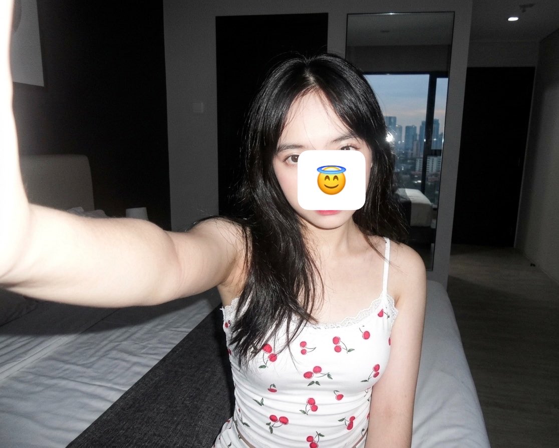 lily tweet media