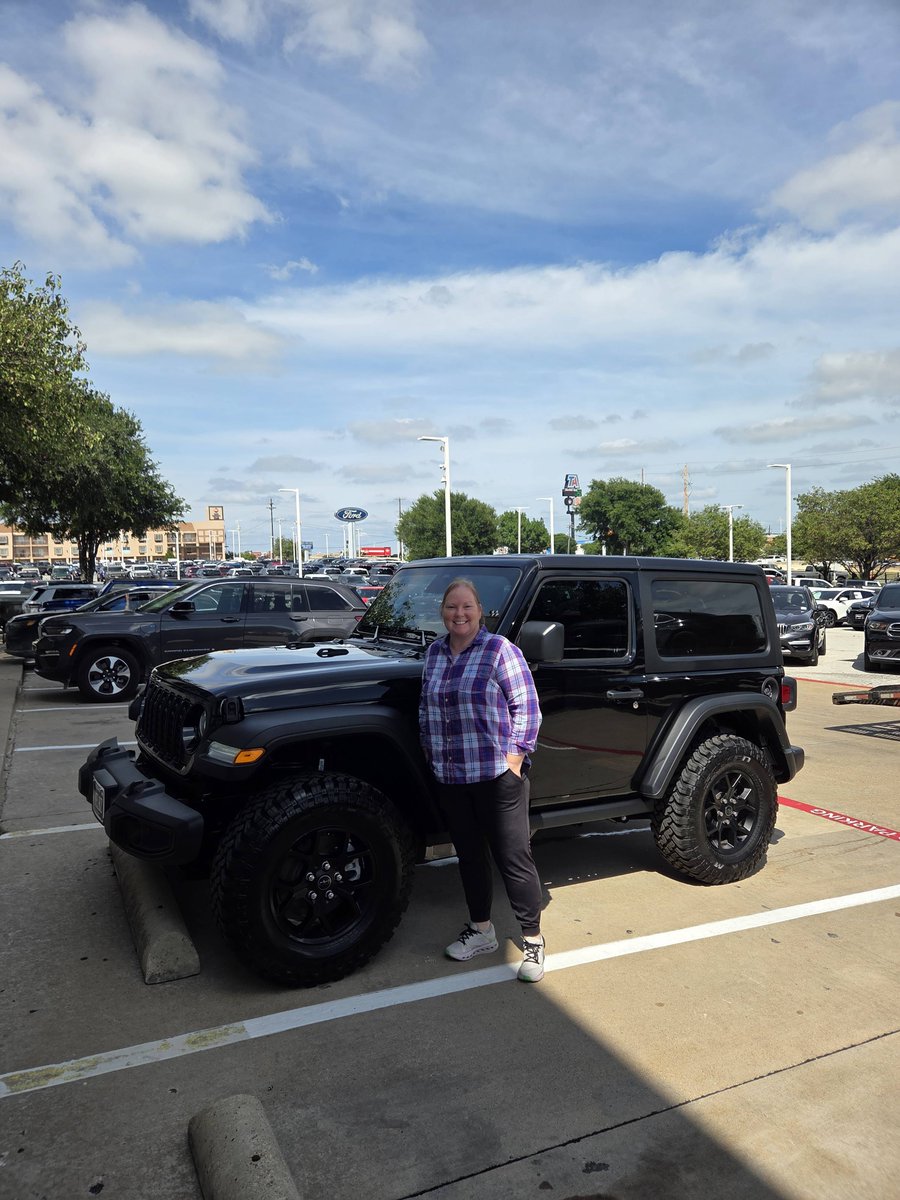 CJDRRockwall's tweet photo. We love our customers!! Thank you for your continued business. We hope this Wrangler takes you on some amazing Journeys!! 🏞🏖 https://t.co/7cOzHa3PAo