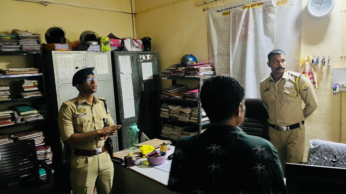 sp49222's tweet photo. Reviewed alertness of police staff

District Police remains committed to proactive policing and public safety. 

#CMOHimachal #MukeshAgnihotri #himachalpolice #hppolice #SayNoToDrugs #SPUna #NightChecking #DistrictPolice #PublicSafety #PoliceAlert https://t.co/CeIMfPOFHs