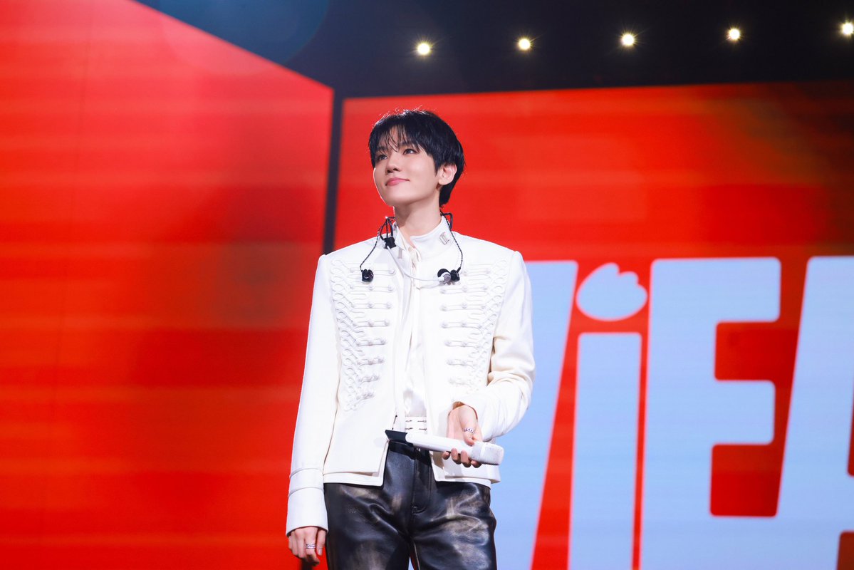BaekHyun Ecuador tweet media