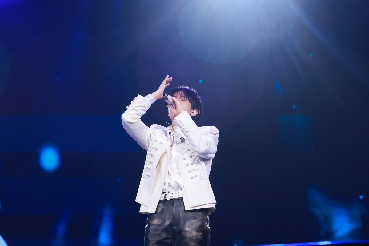 BaekHyun Ecuador tweet media