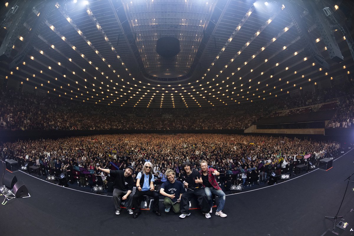 B'z tweet media