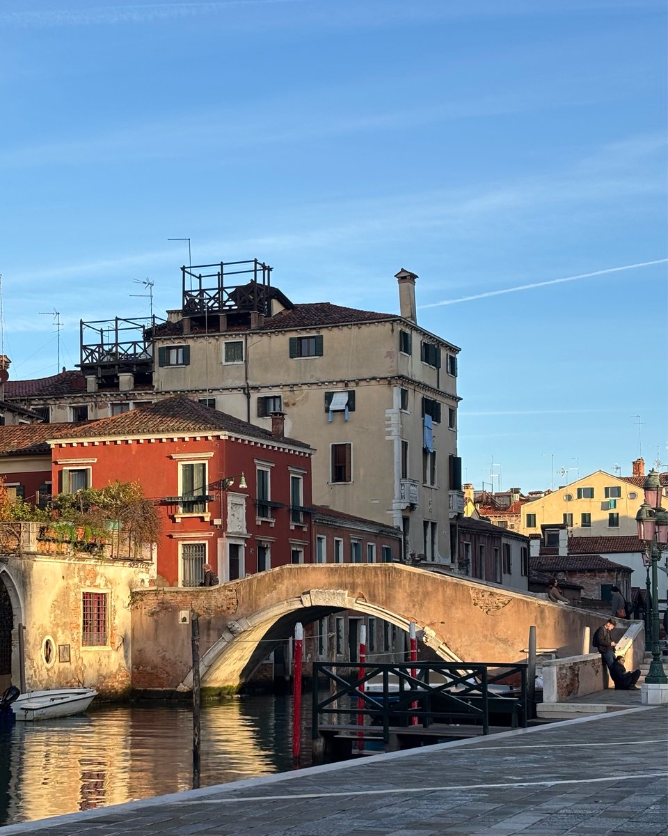 IntrecciVE's tweet photo. Sul rio #venezia #venice #veneziagram #igersvenezia #veneziadavivere #venise #tourguide #travel #travelgram #guidetouristique https://t.co/m4ozFjJfOH
