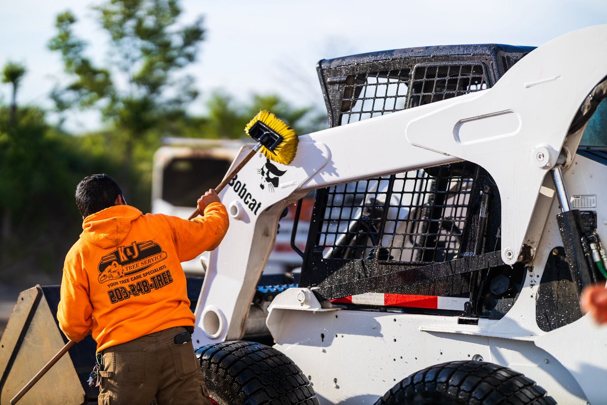 K&J Tree Service tweet media