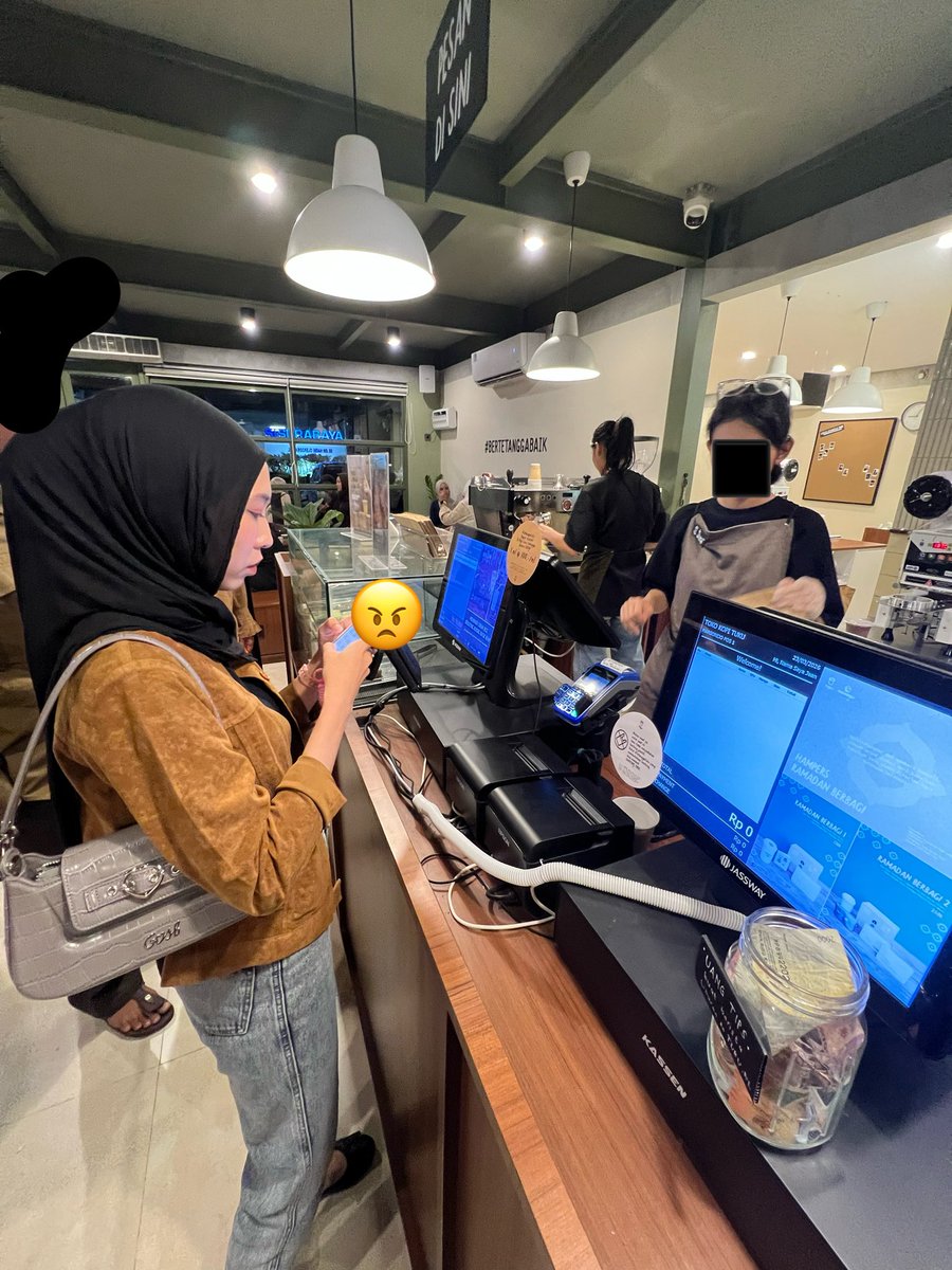 adelsski's tweet photo. napa sih mukanya kyk lagi marah😠😠😠 https://t.co/sQxT5bgJ2K